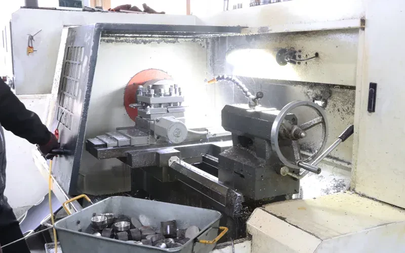 Bench lathe at Joneng’s plant in Wenzhou
