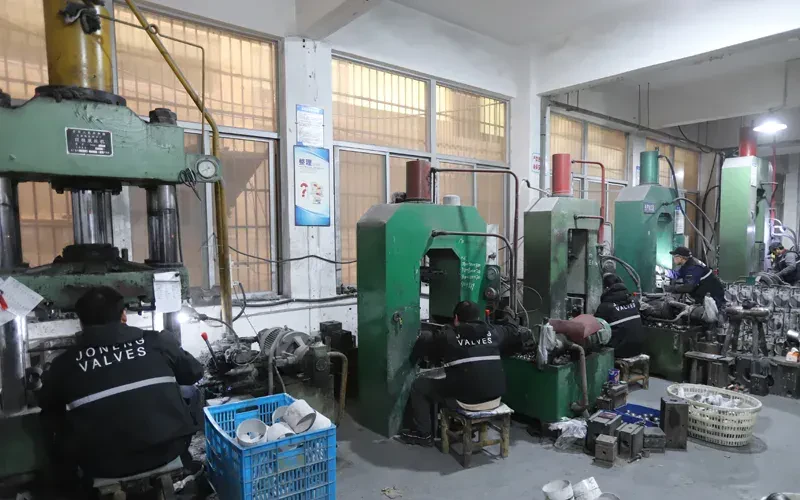 Press workshop at Joneng’s plant in Wenzhou