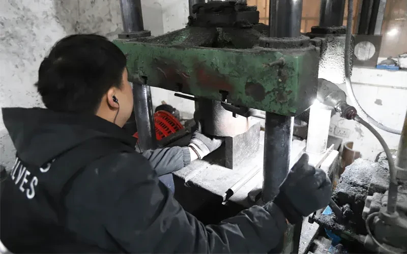 Press operator at Joneng’s plant in Wenzhou