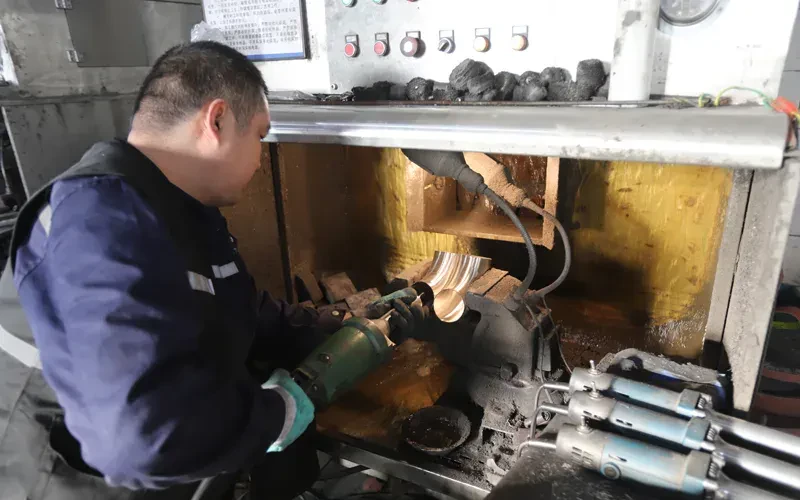 Surface finishing at Joneng’s plant in Wenzhou