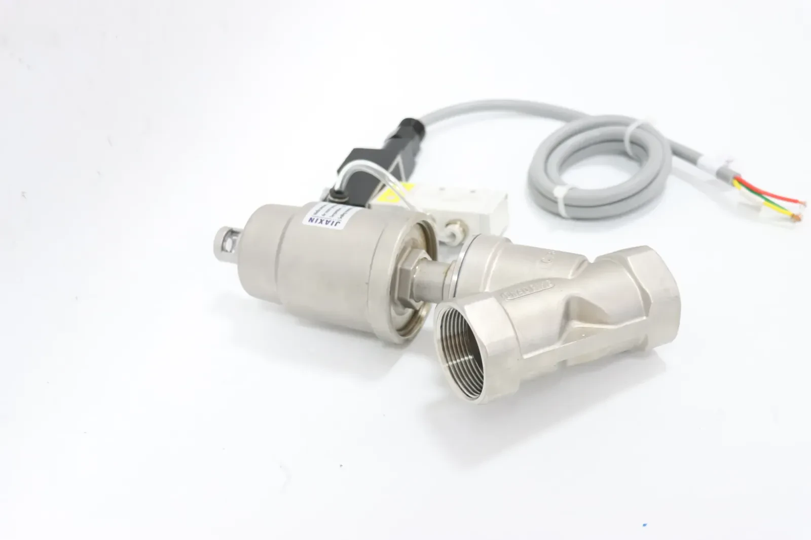 Stainless Steel Sanitary Pneumatic Threaded Piston Angle Seat Valve — 2/6
