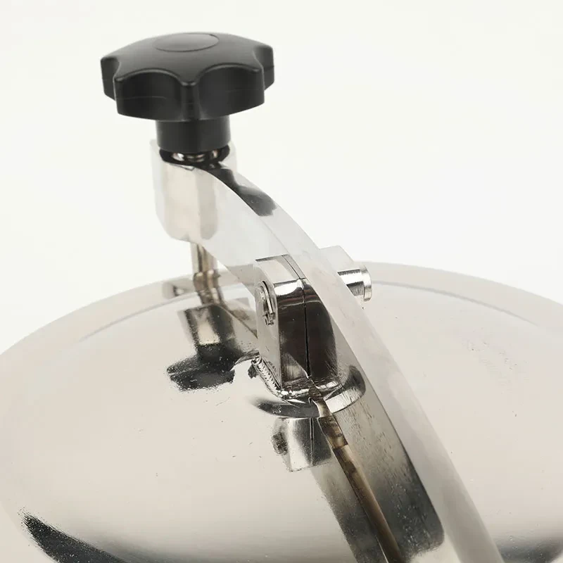 Sanitary stainless steel pressureless round manway — 3/6