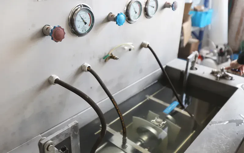 Pressure test gauges at Joneng’s plant in Wenzhou