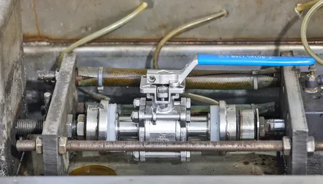A sanitary ball valve held under hydraulic pressure at Joneng